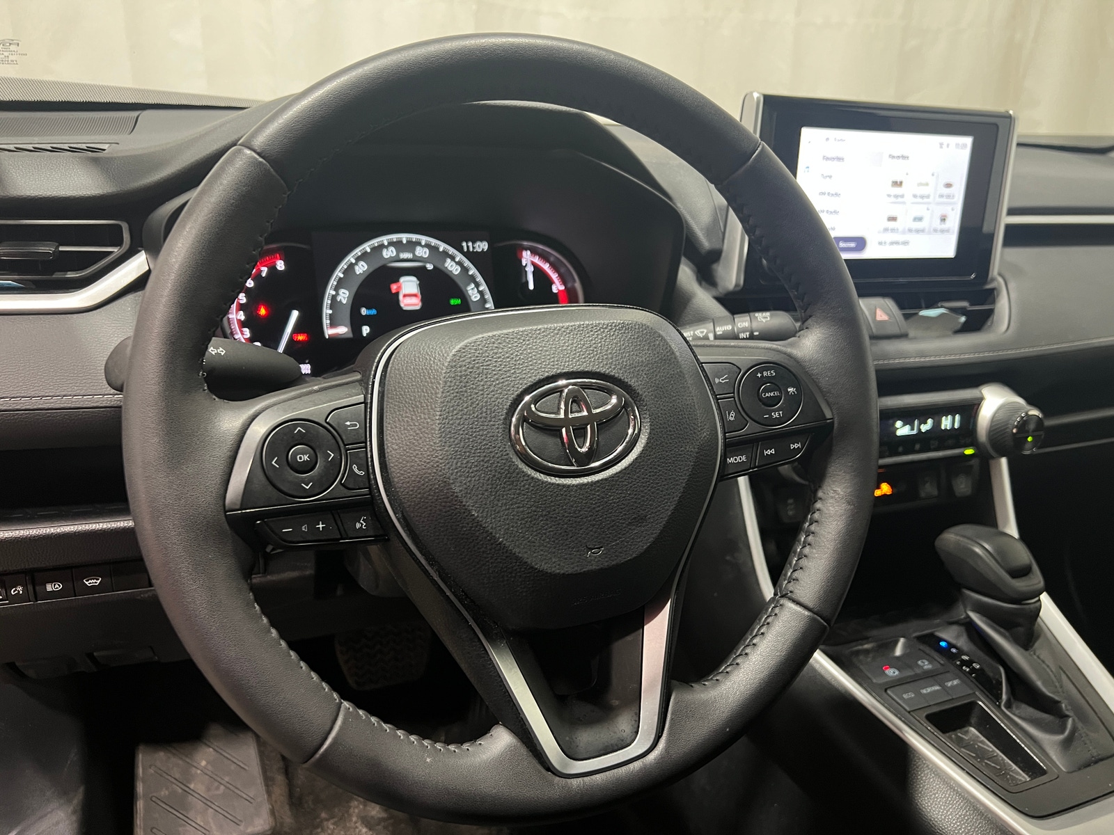 Thumbnail: 2025 Toyota RAV4 - 5