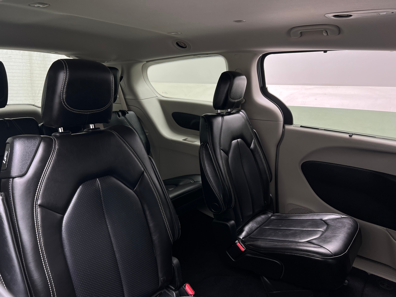 Thumbnail: 2023 Chrysler Pacifica - 5