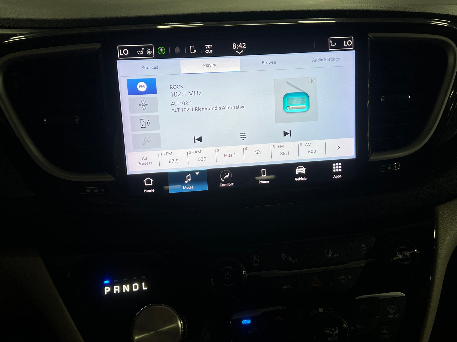 Thumbnail: 2023 Chrysler Pacifica - 3