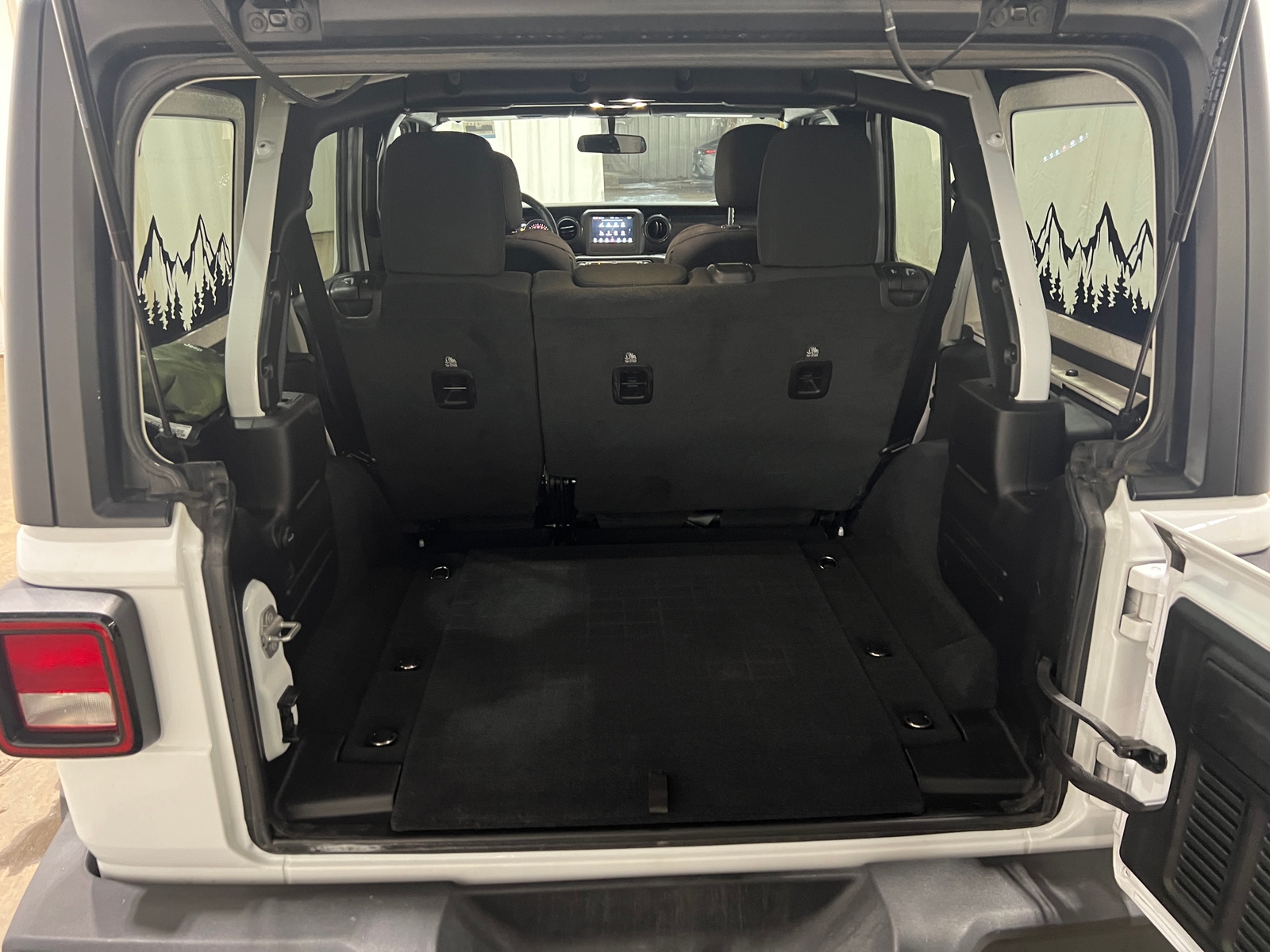 Thumbnail: 2021 Jeep Wrangler - 7