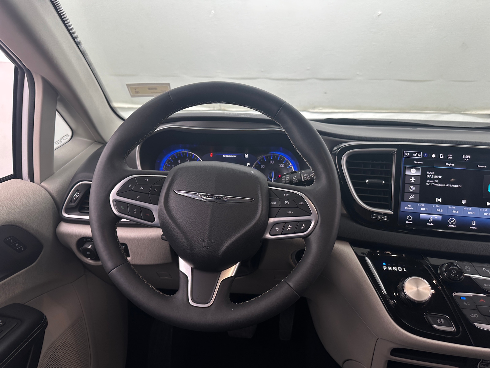 Thumbnail: 2024 Chrysler Pacifica - 4