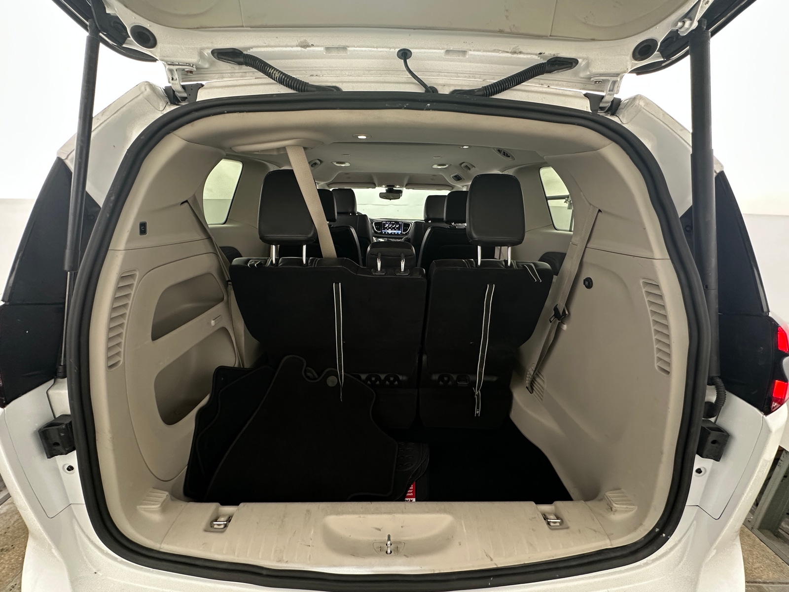 Thumbnail: 2024 Chrysler Pacifica - 6