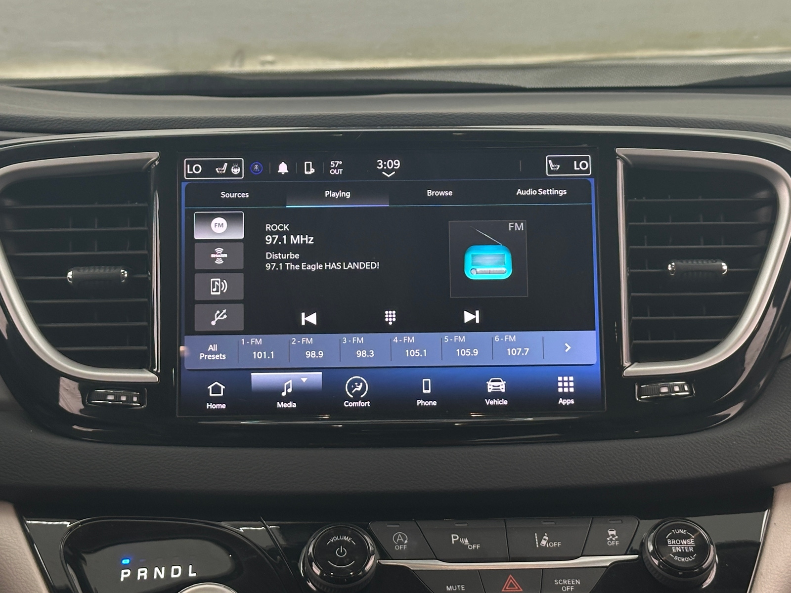 Thumbnail: 2024 Chrysler Pacifica - 3