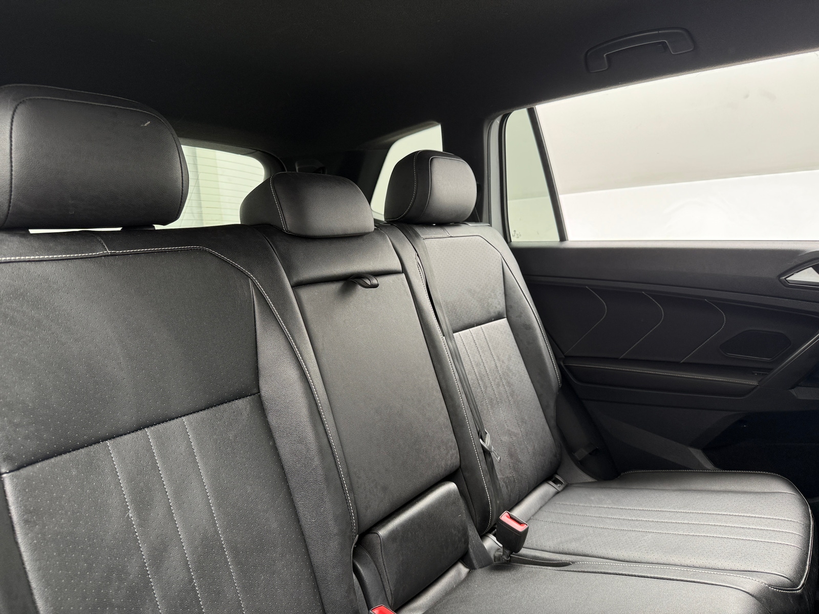 Thumbnail: 2022 Volkswagen Tiguan - 5