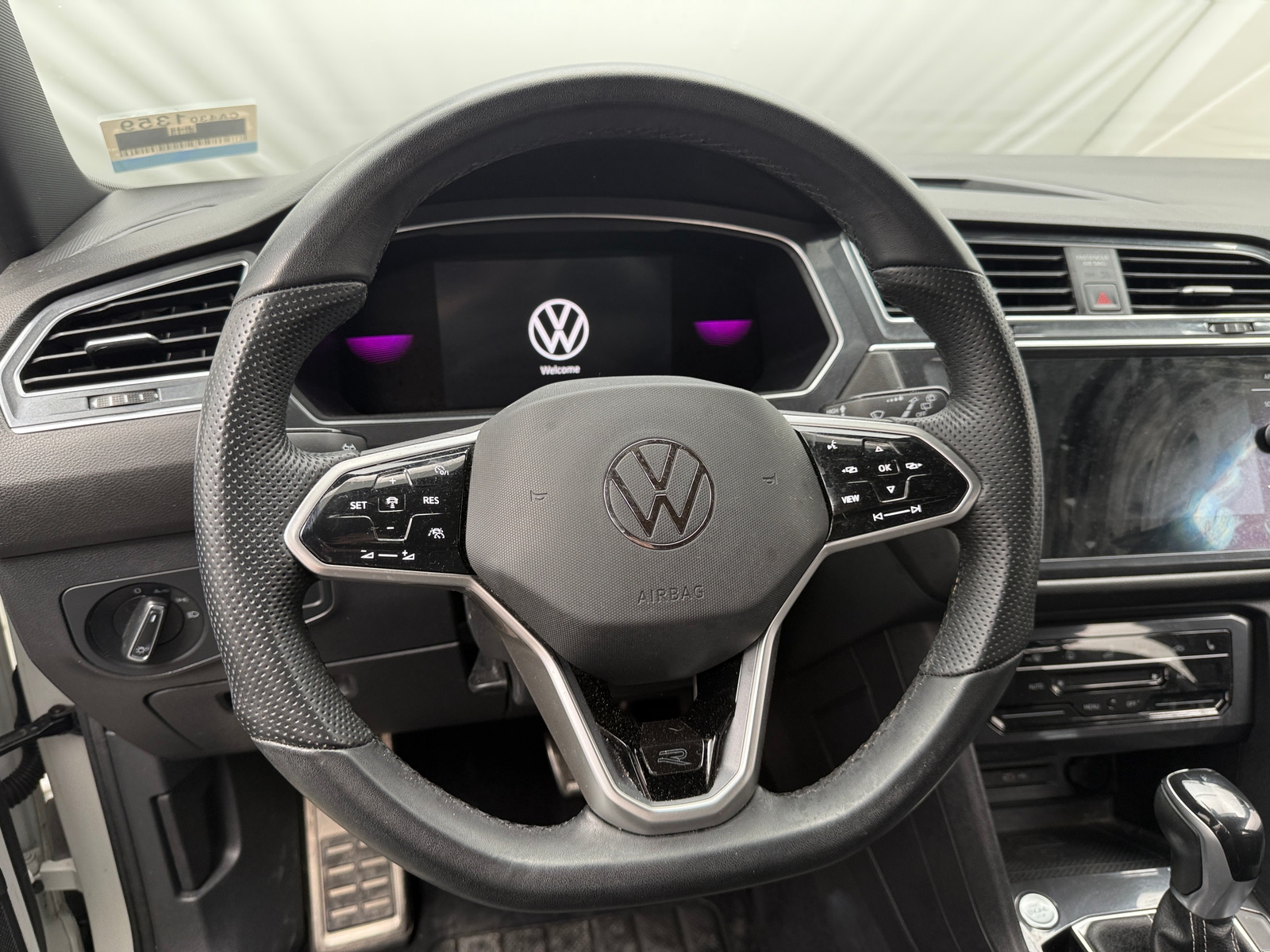 Thumbnail: 2022 Volkswagen Tiguan - 4