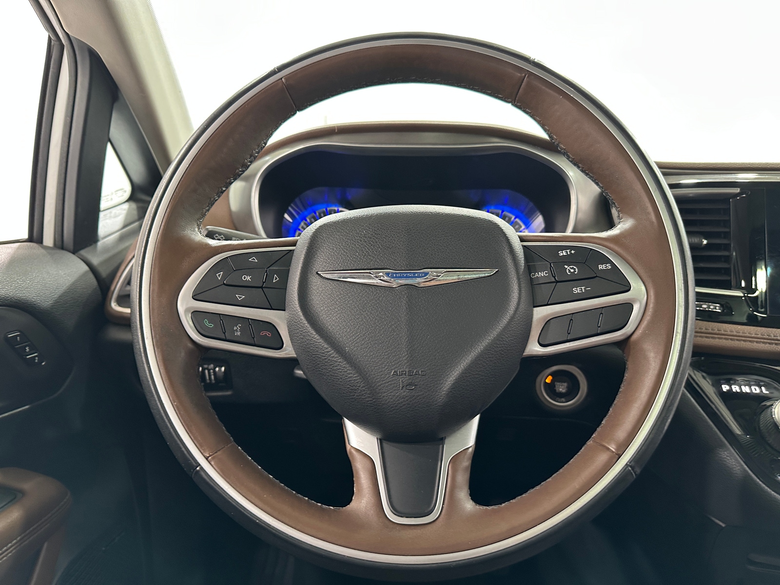 Thumbnail: 2017 Chrysler Pacifica - 4