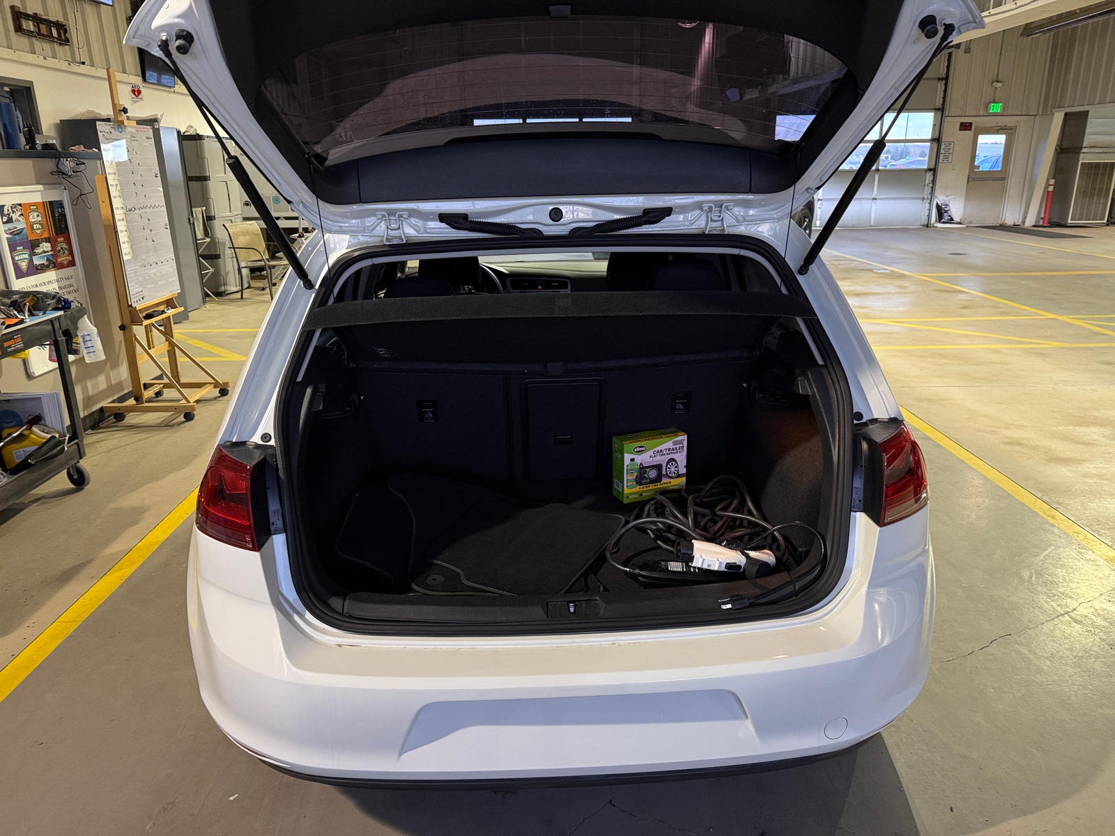 Thumbnail: 2016 Volkswagen e-Golf - 7