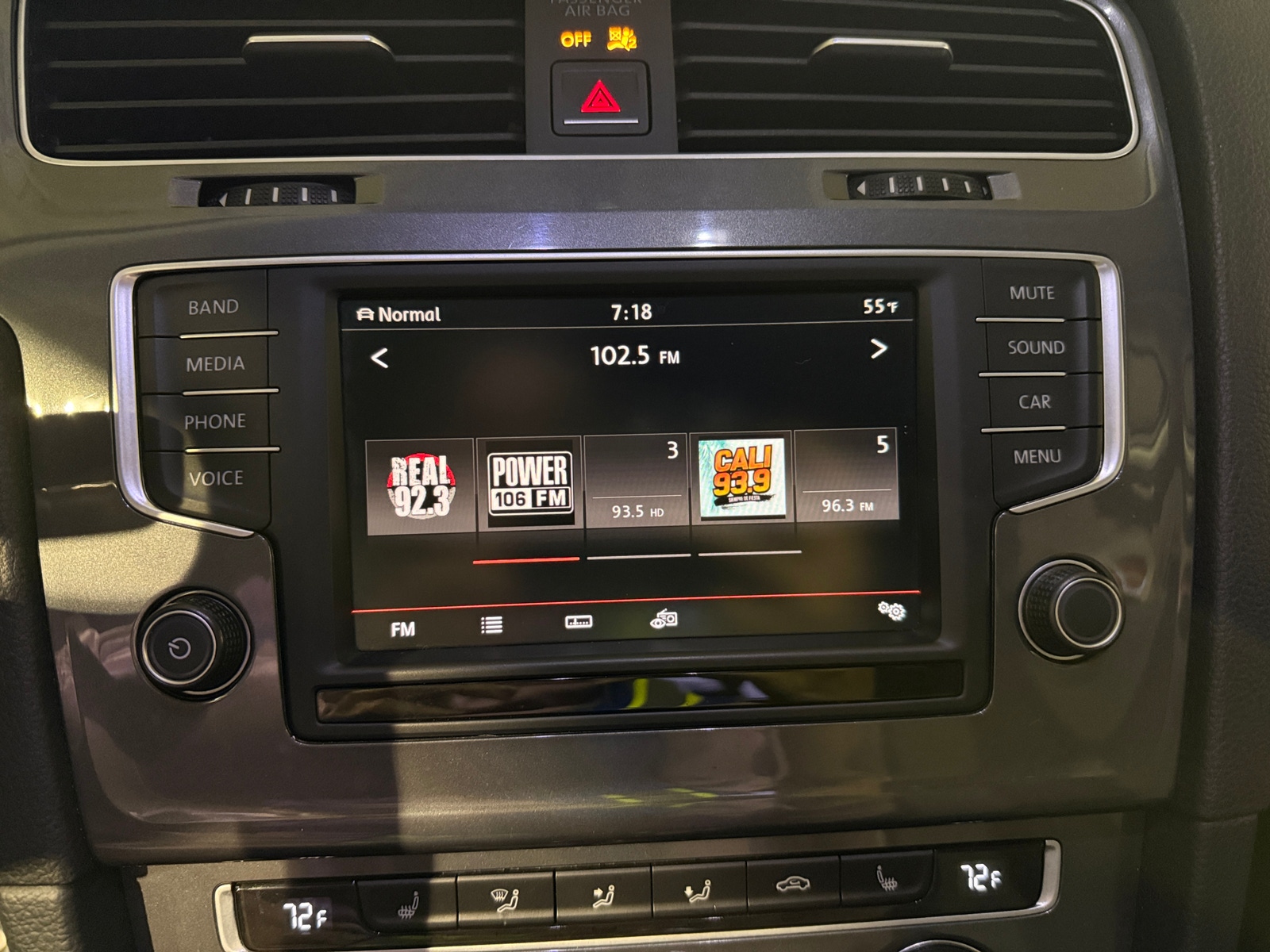 Thumbnail: 2016 Volkswagen e-Golf - 4