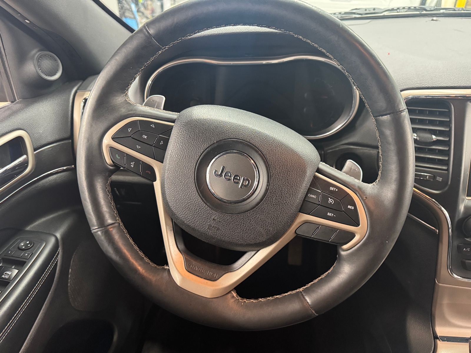 Thumbnail: 2017 Jeep Grand Cherokee - 4