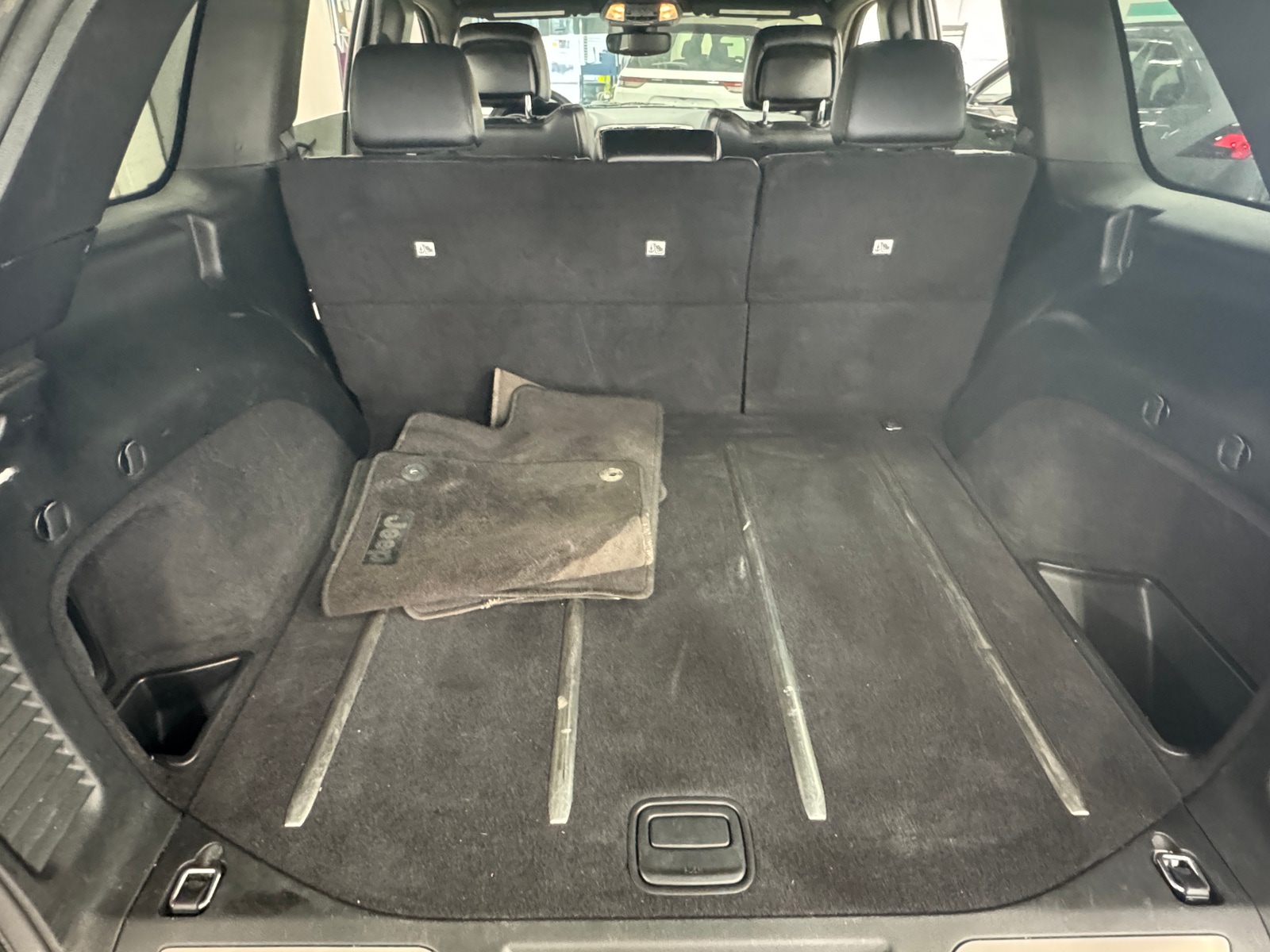 Thumbnail: 2017 Jeep Grand Cherokee - 6