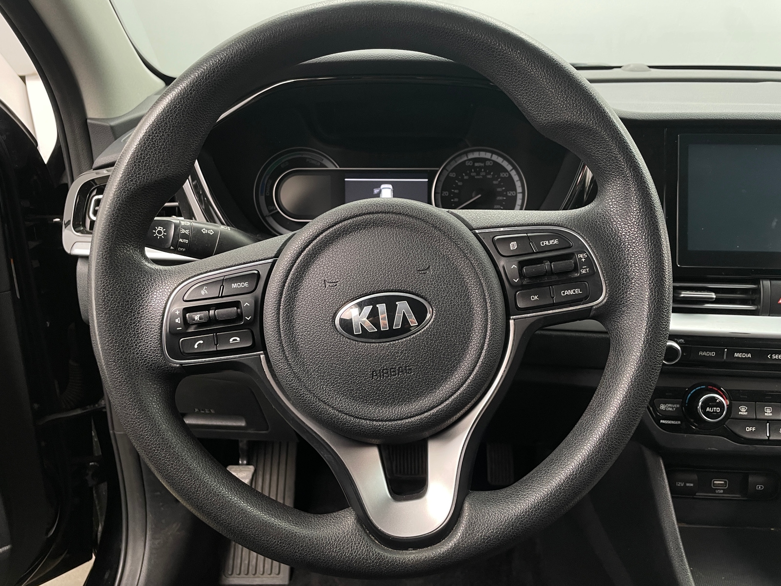 Thumbnail: 2020 Kia Niro - 5