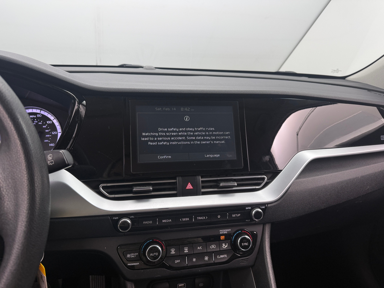 Thumbnail: 2020 Kia Niro - 4