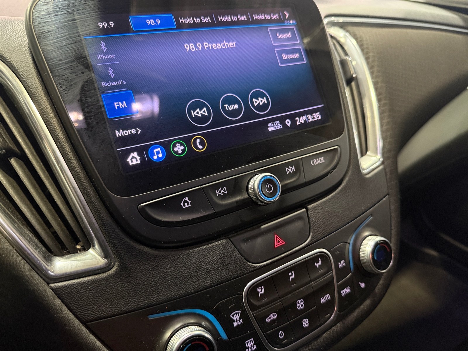 Thumbnail: 2019 Chevrolet Malibu - 4