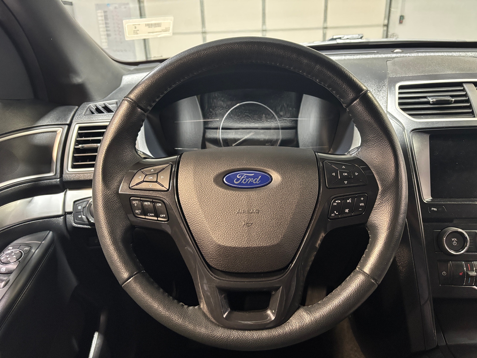 Thumbnail: 2017 Ford Explorer - 4