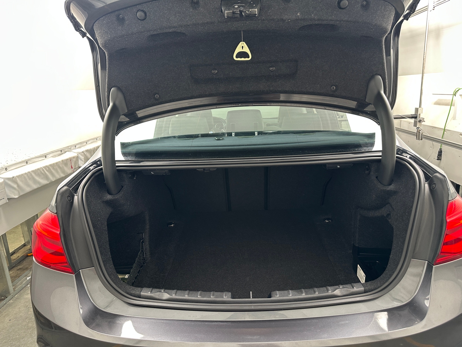 Thumbnail: 2018 BMW 3 Series - 6