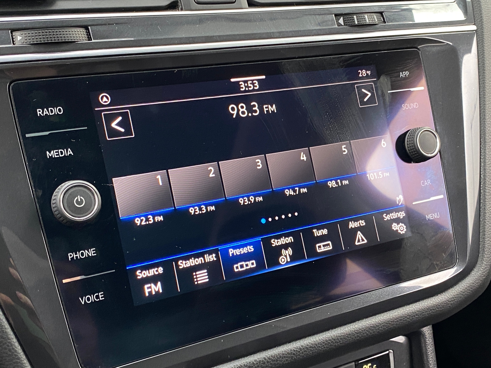 Thumbnail: 2021 Volkswagen Tiguan - 3