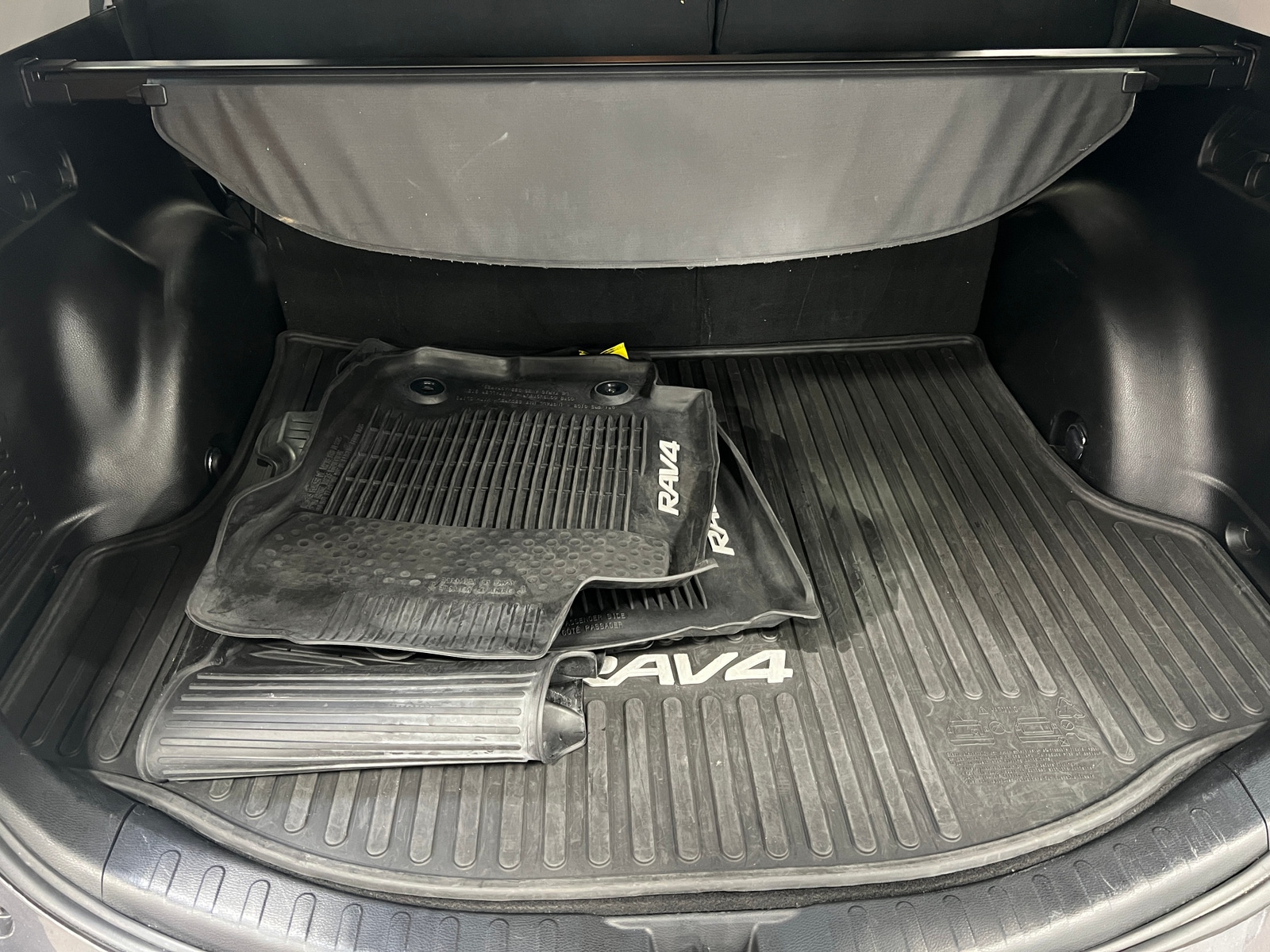 Thumbnail: 2017 Toyota RAV4 - 7