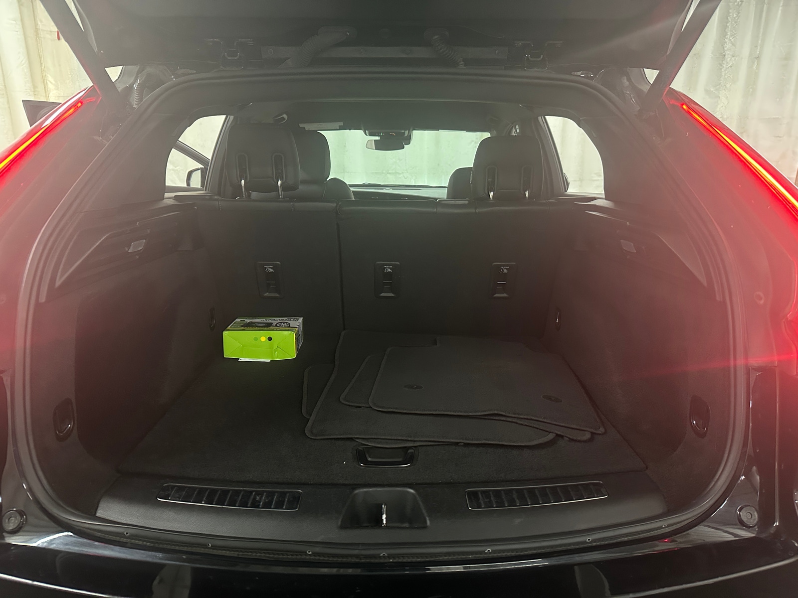 Thumbnail: 2023 Cadillac XT4 - 6