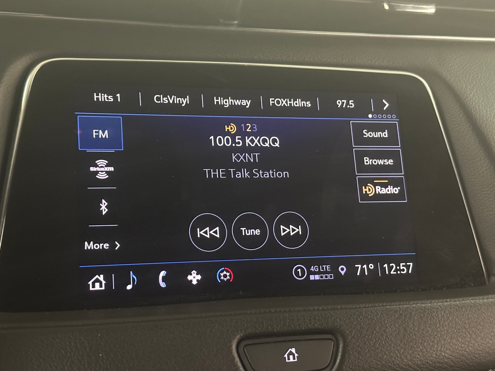 Thumbnail: 2023 Cadillac XT4 - 3