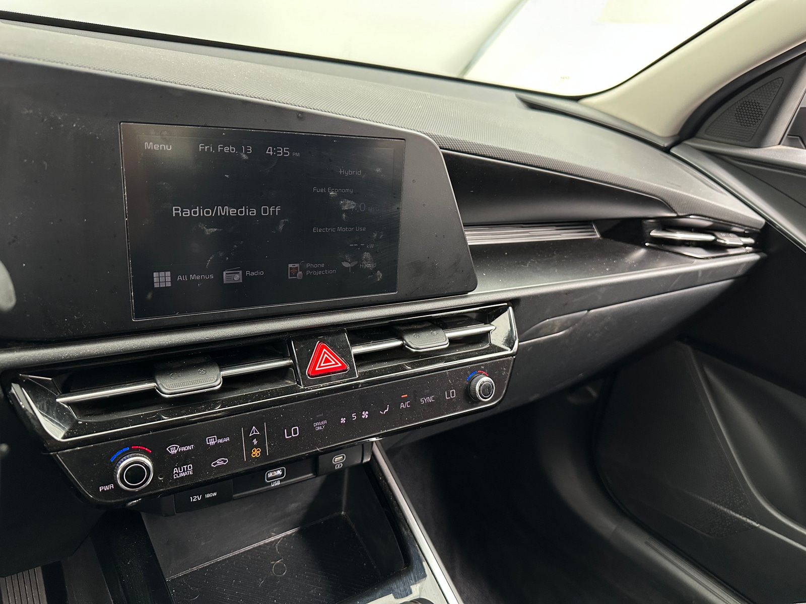 Thumbnail: 2023 Kia Niro - 4