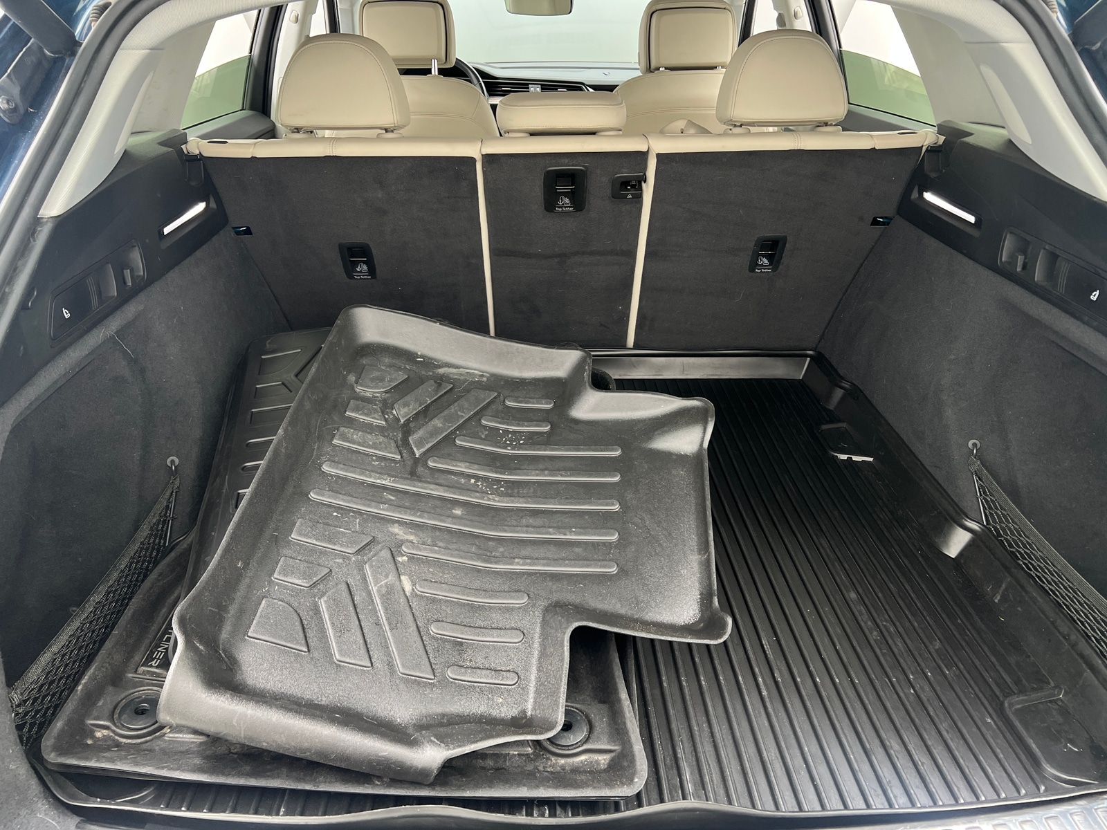 Thumbnail: 2019 Audi e-tron - 6