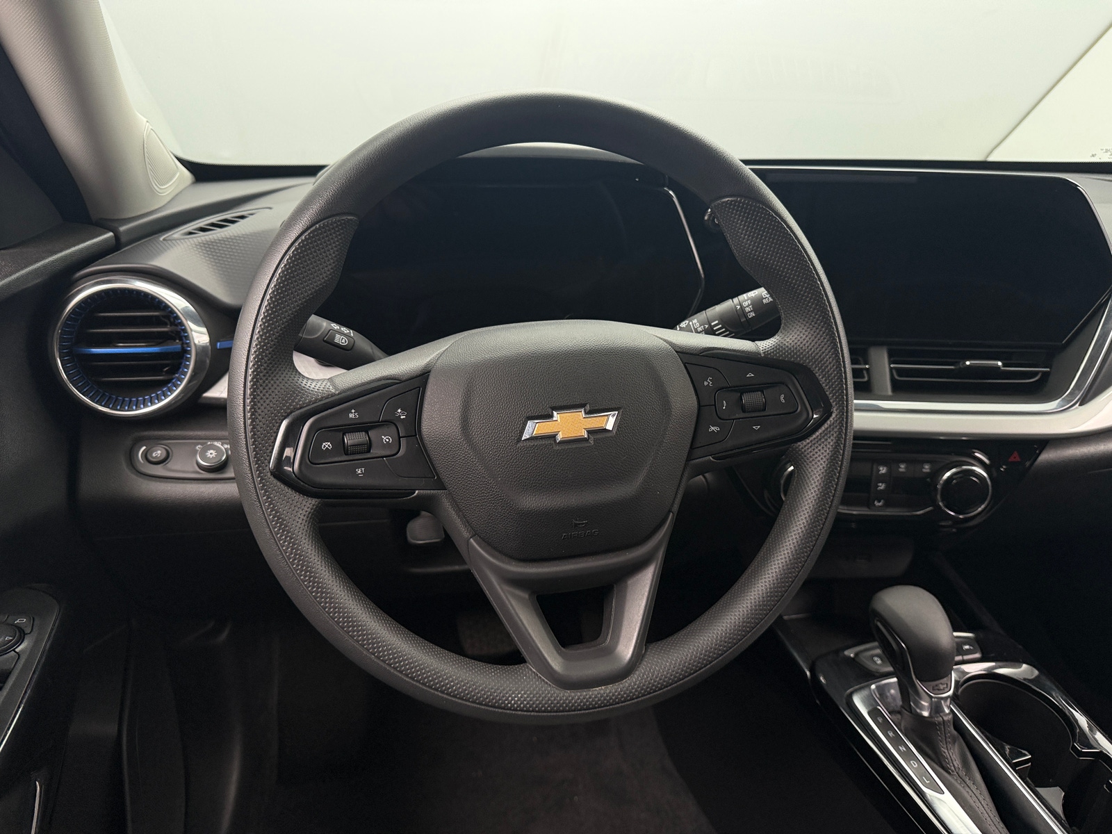 Thumbnail: 2025 Chevrolet Trax - 5