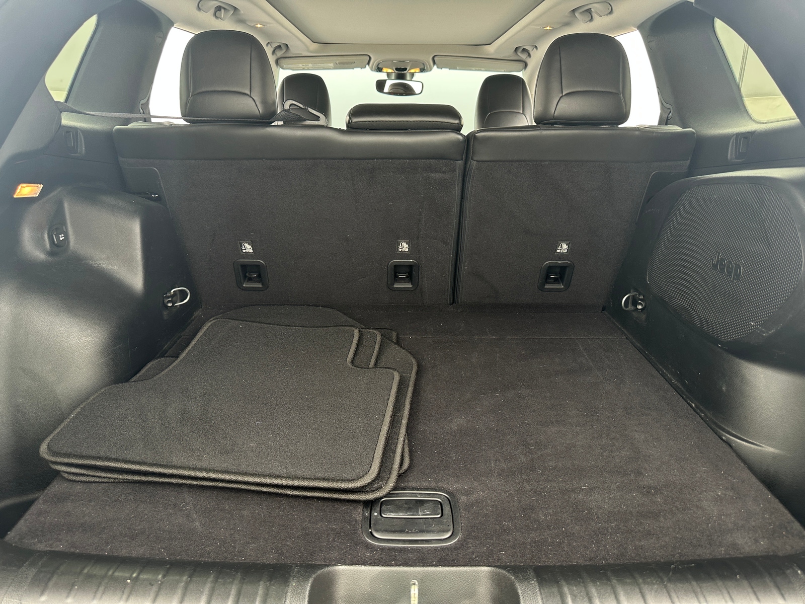 Thumbnail: 2020 Jeep Cherokee - 6