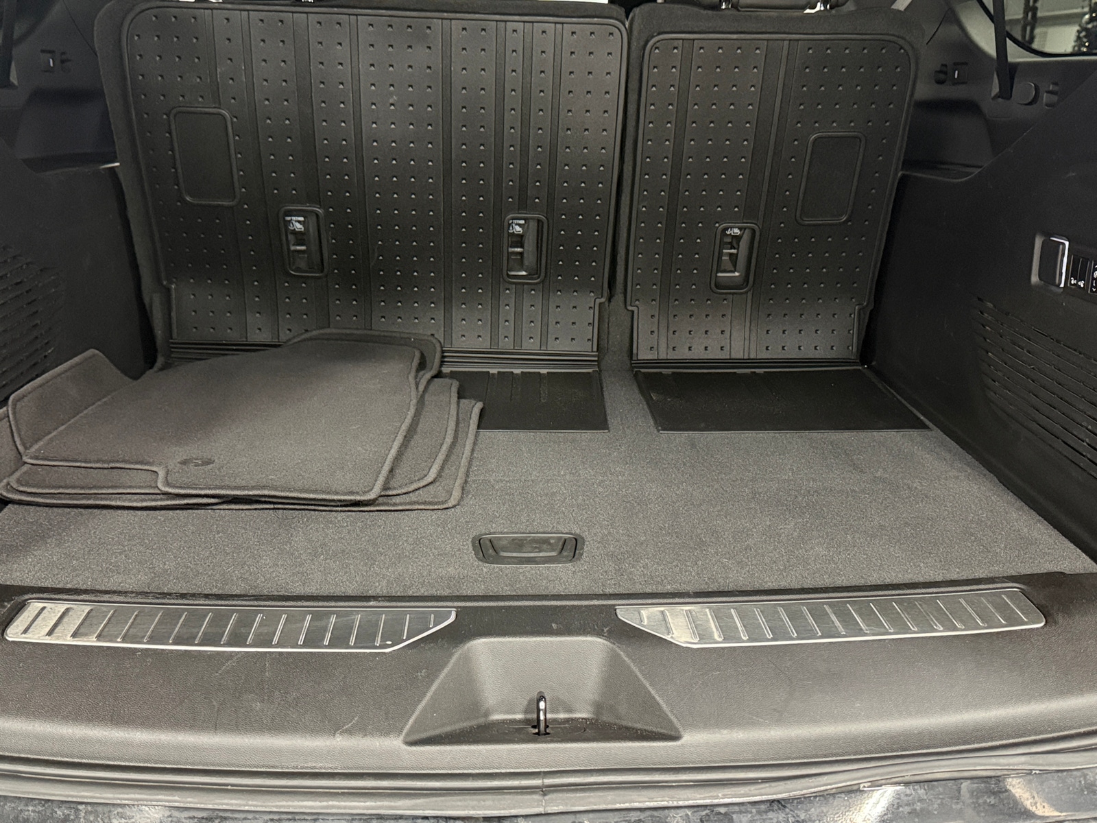 Thumbnail: 2023 Chevrolet Suburban - 6