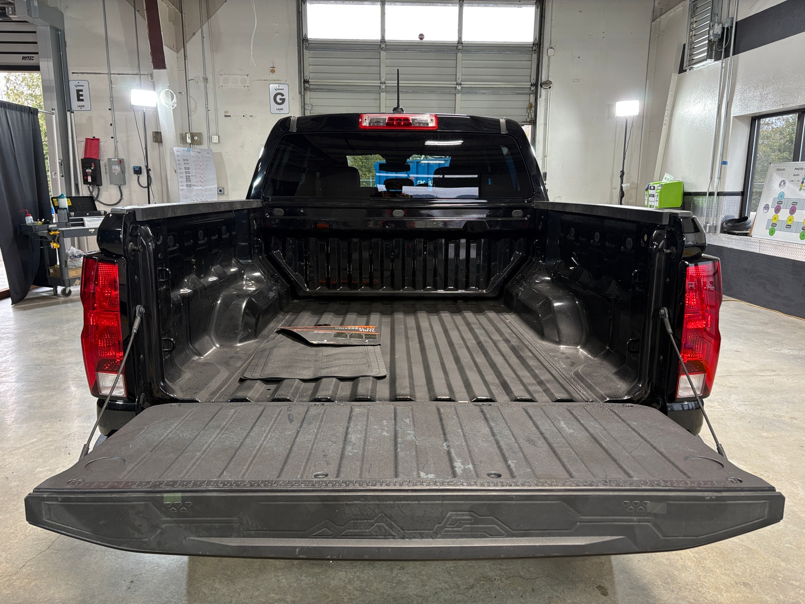 Thumbnail: 2023 Chevrolet Colorado - 7