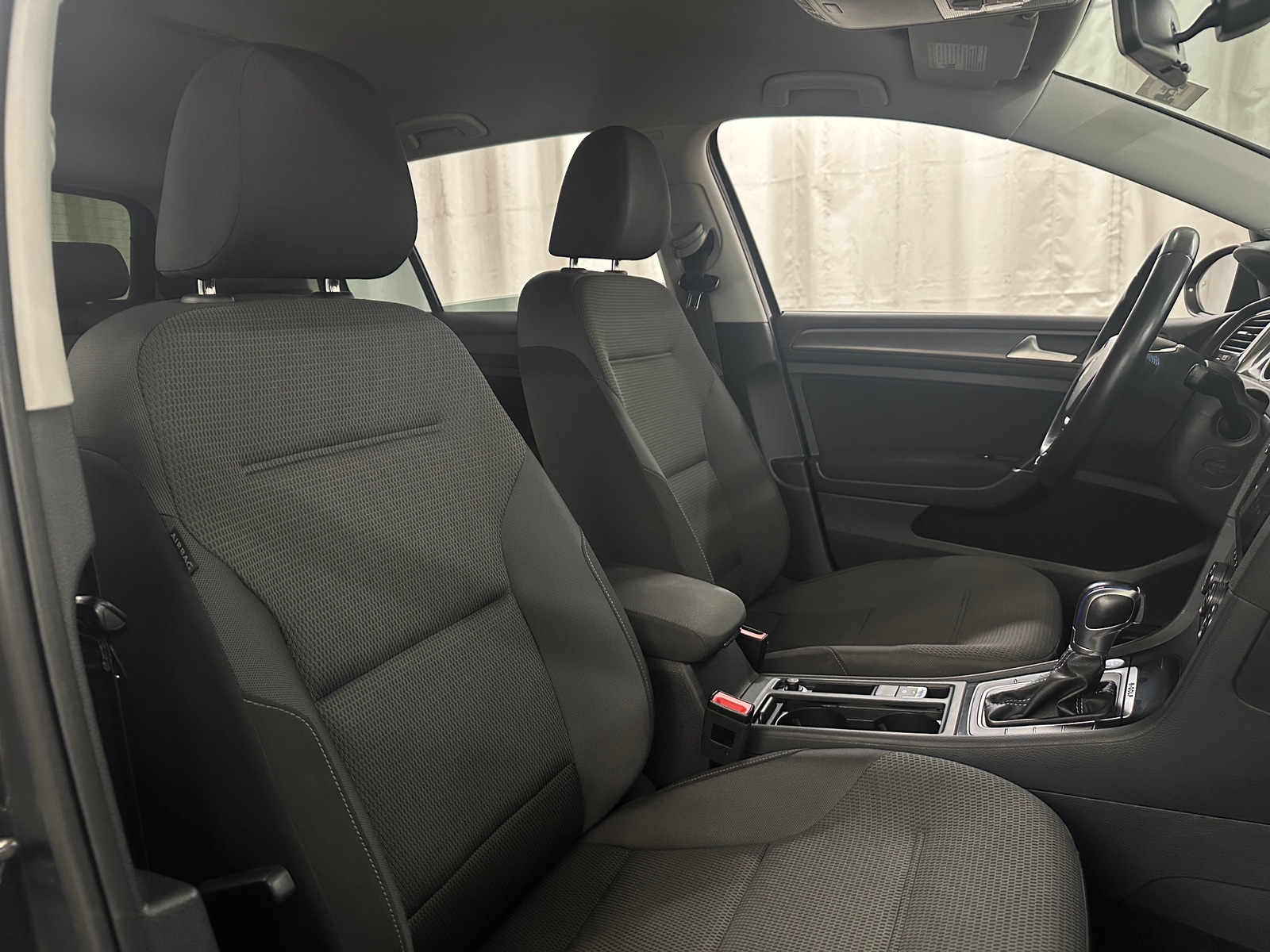 Thumbnail: 2019 Volkswagen e-Golf - 2