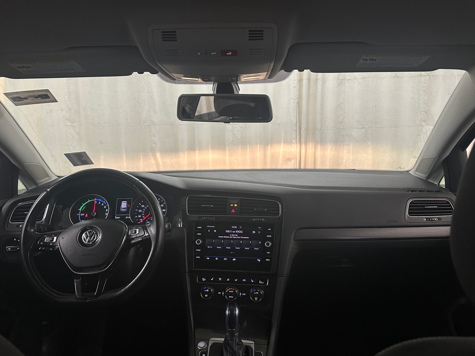 Thumbnail: 2019 Volkswagen e-Golf - 3