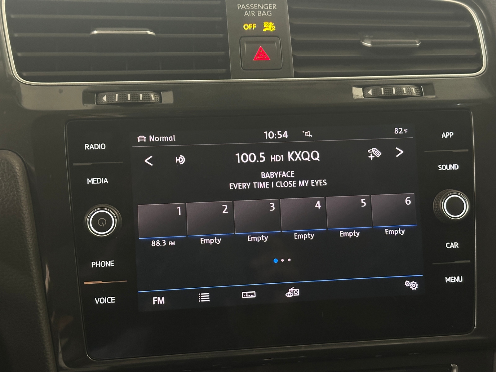 Thumbnail: 2019 Volkswagen e-Golf - 4