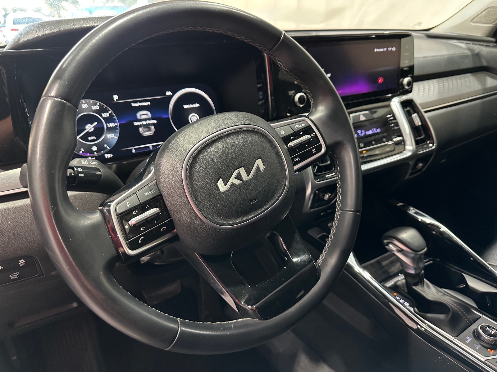 Thumbnail: 2023 Kia Sorento - 4