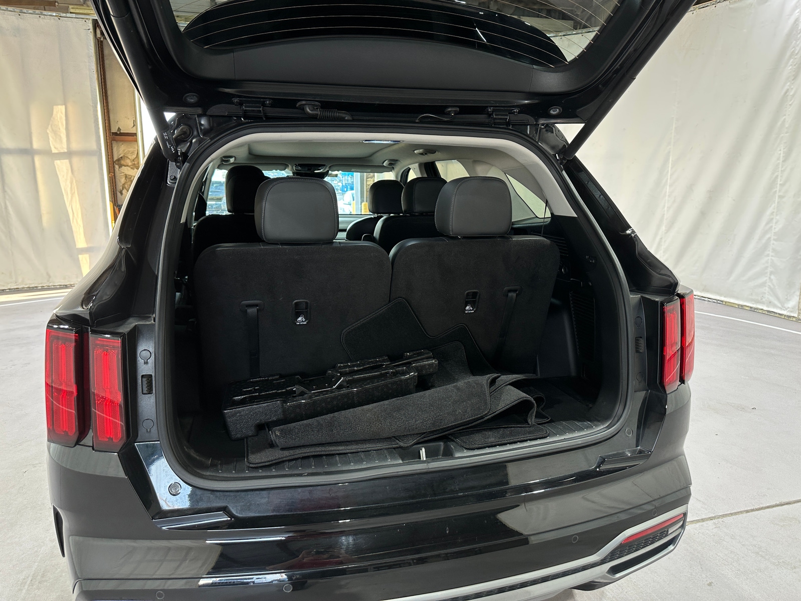 Thumbnail: 2023 Kia Sorento - 6