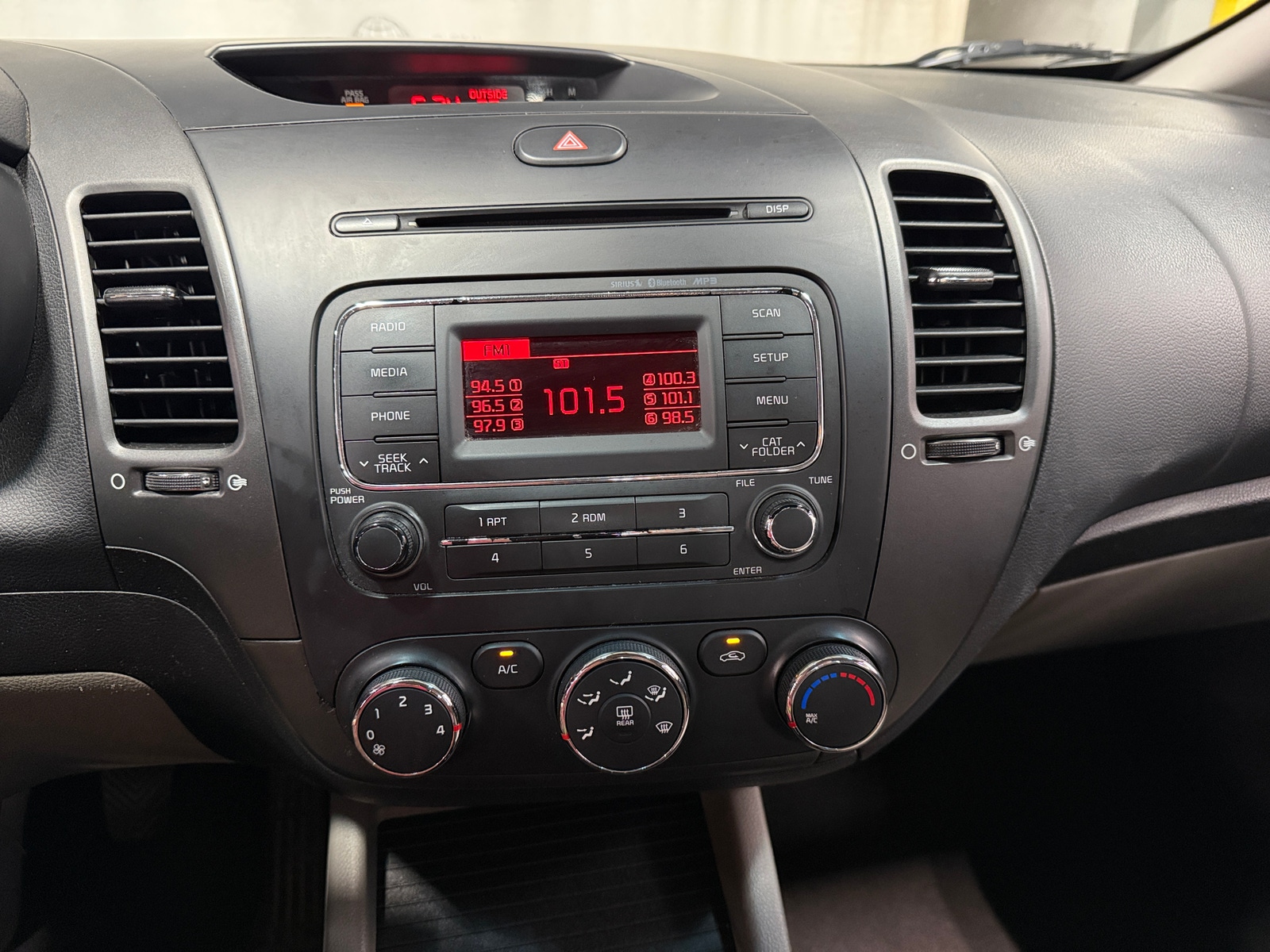 Thumbnail: 2016 Kia Forte - 4