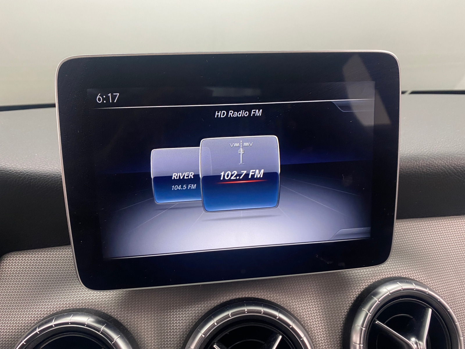 Thumbnail: 2019 Mercedes-Benz CLA - 3