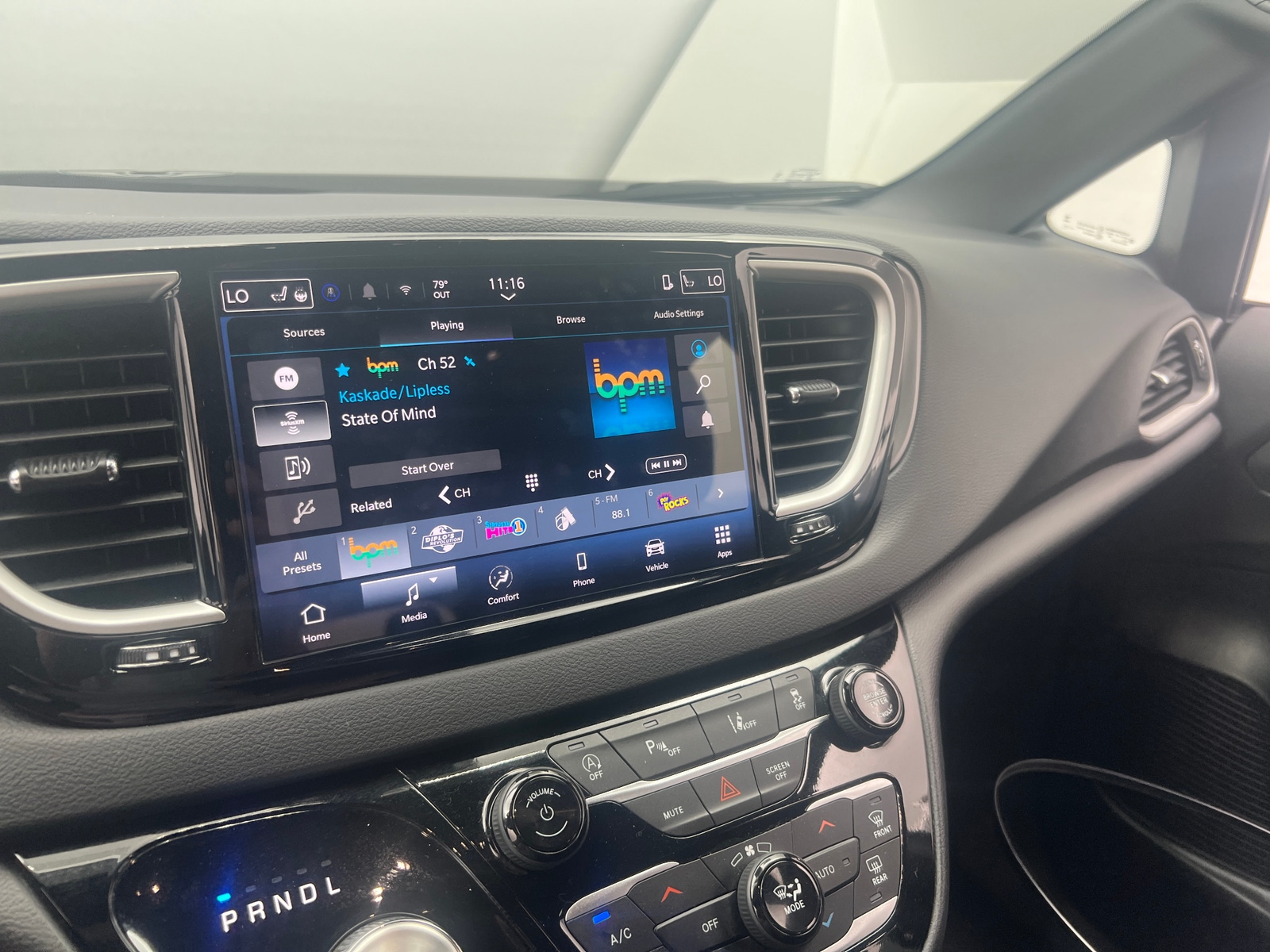 Thumbnail: 2025 Chrysler Pacifica - 3