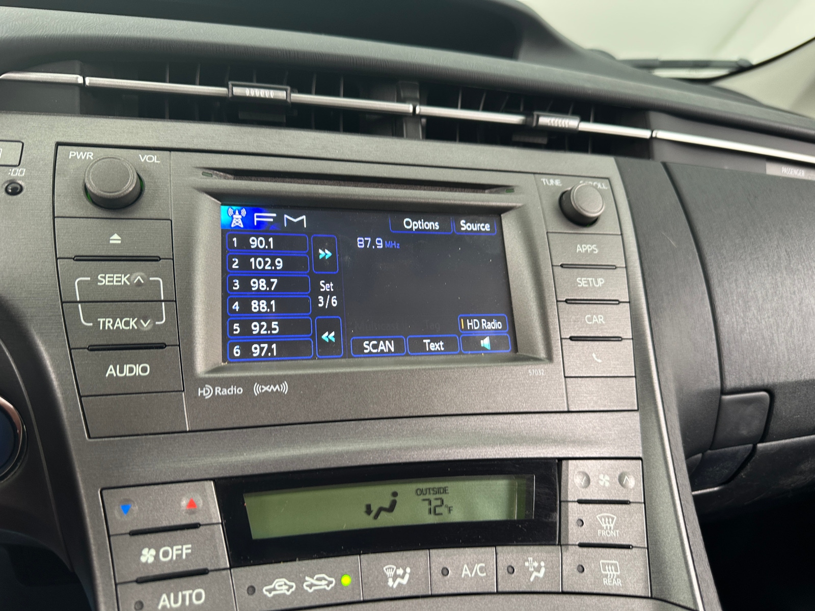 Thumbnail: 2014 Toyota Prius - 4