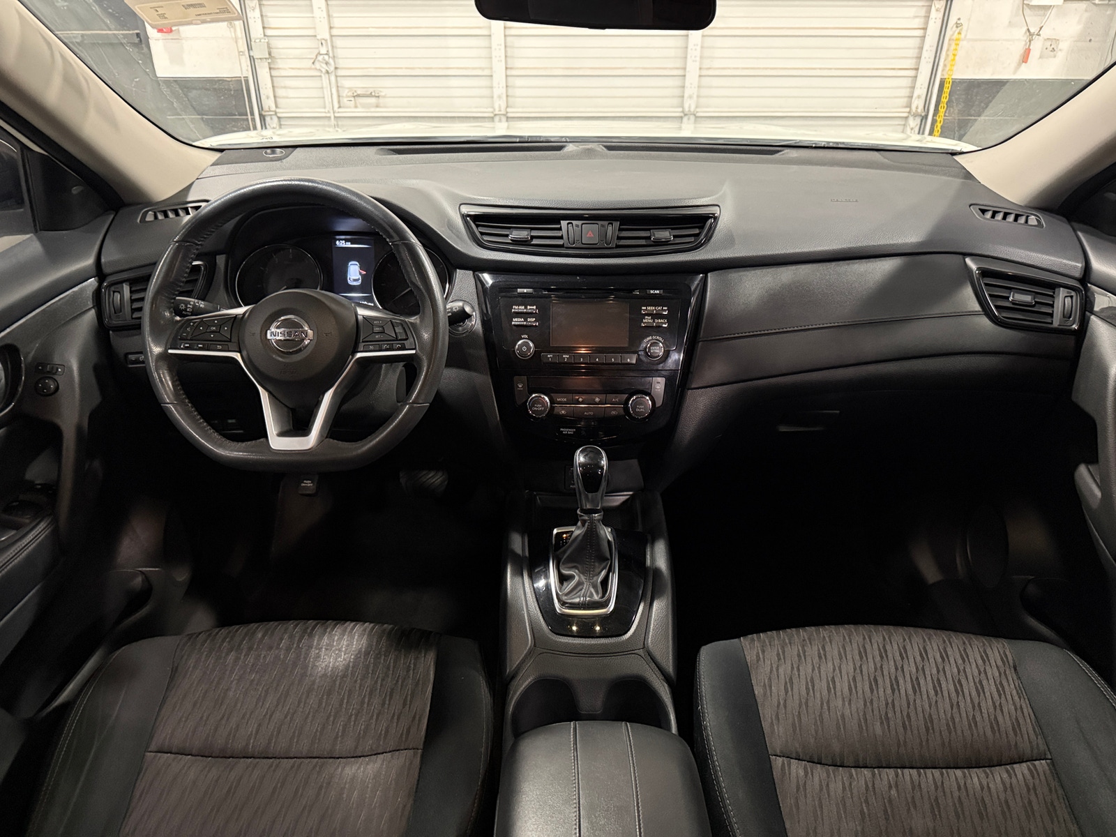 Thumbnail: 2017 Nissan Rogue - 3