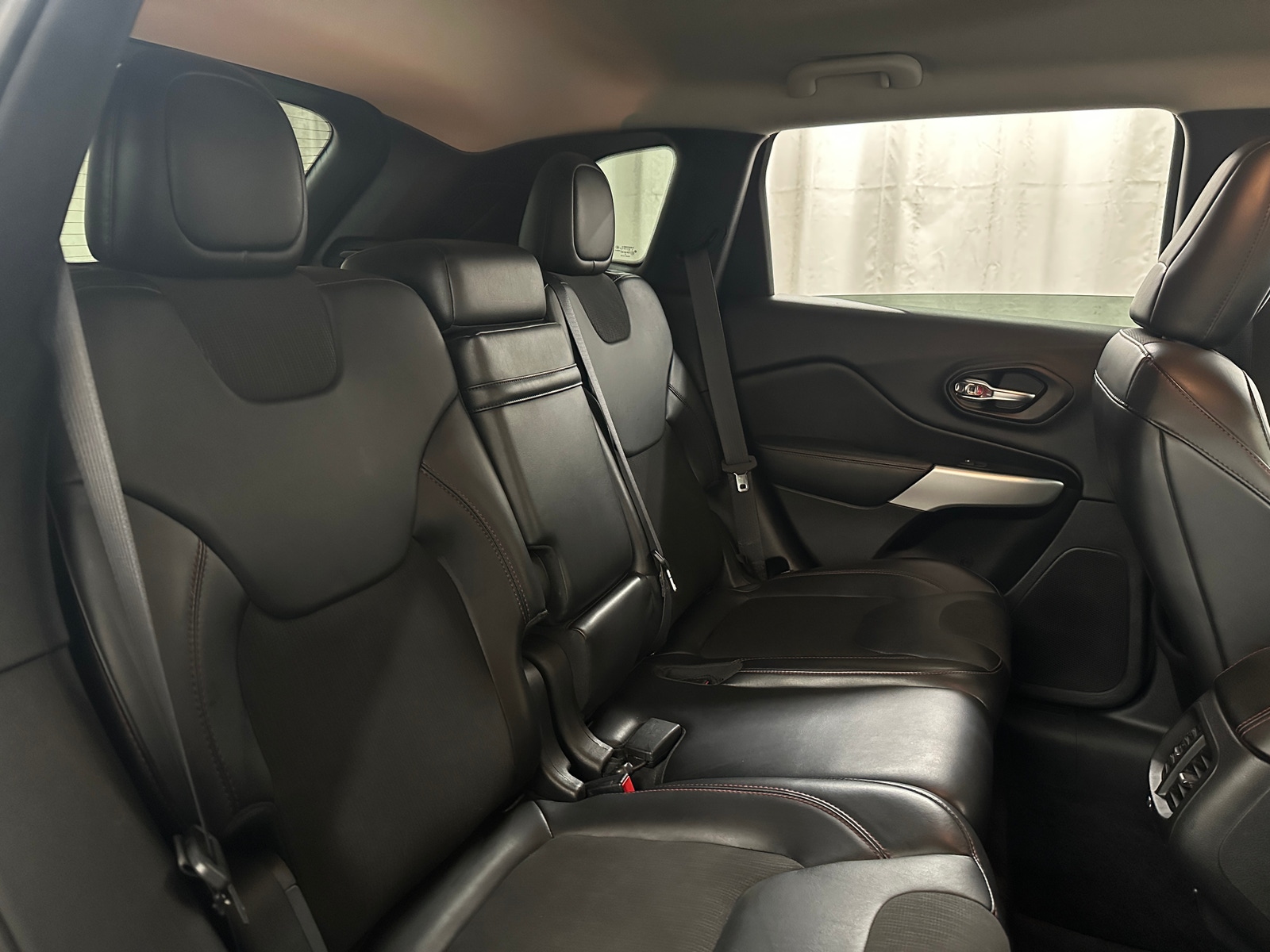 Thumbnail: 2017 Jeep Cherokee - 6
