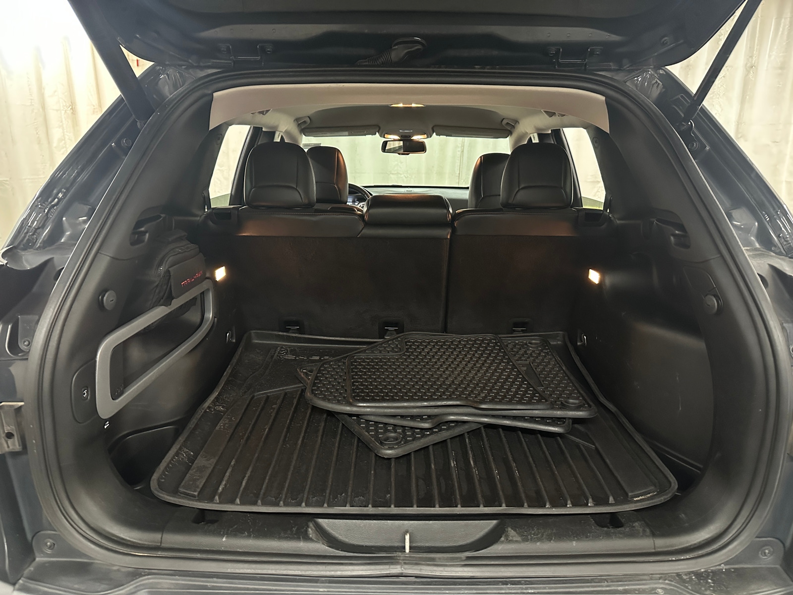 Thumbnail: 2017 Jeep Cherokee - 7