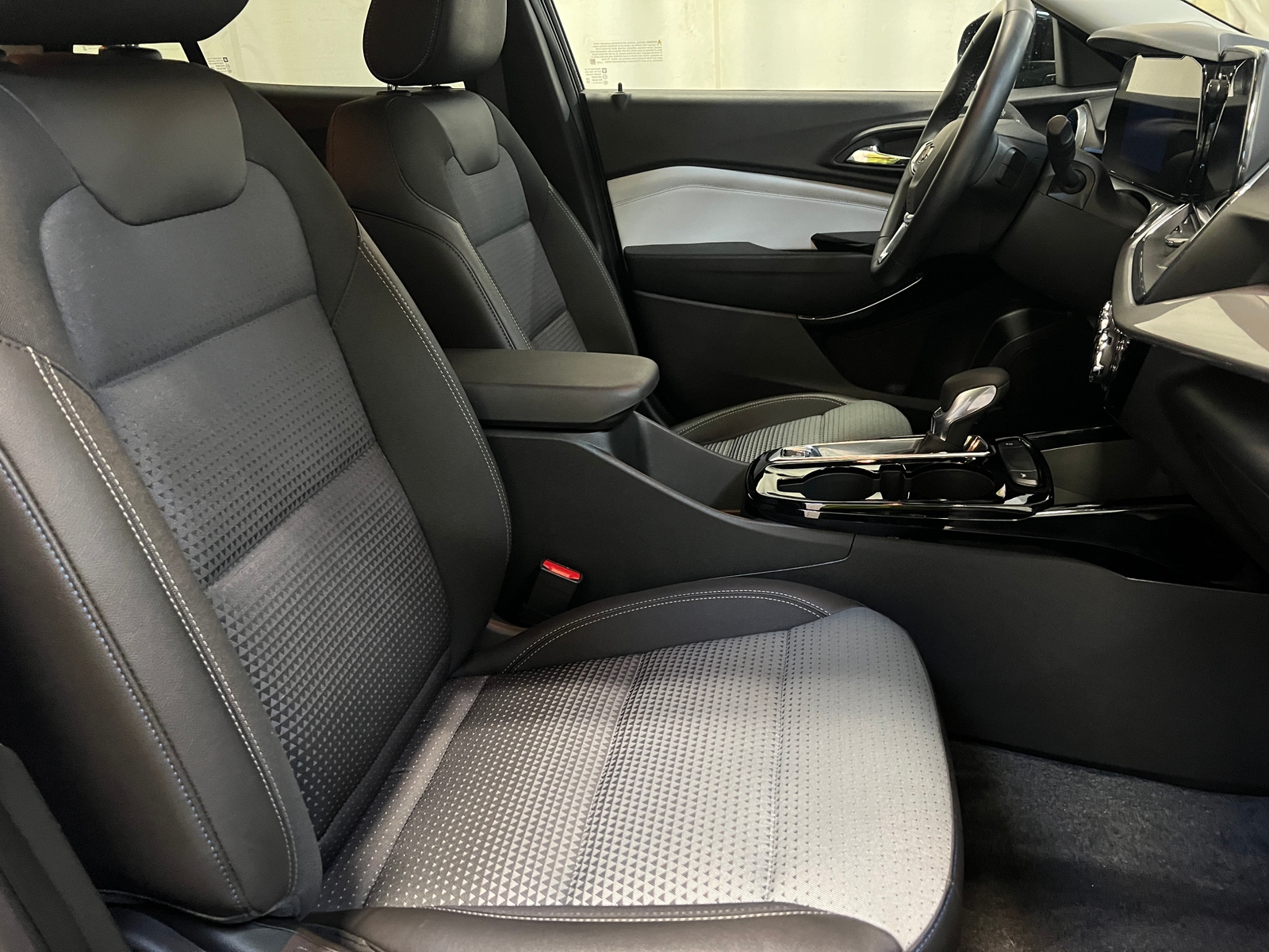 Thumbnail: 2025 Chevrolet Trax - 2