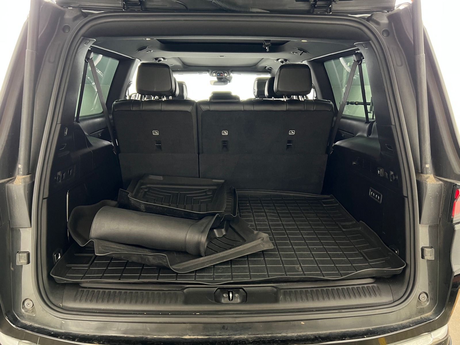 Thumbnail: 2023 Jeep Wagoneer - 6