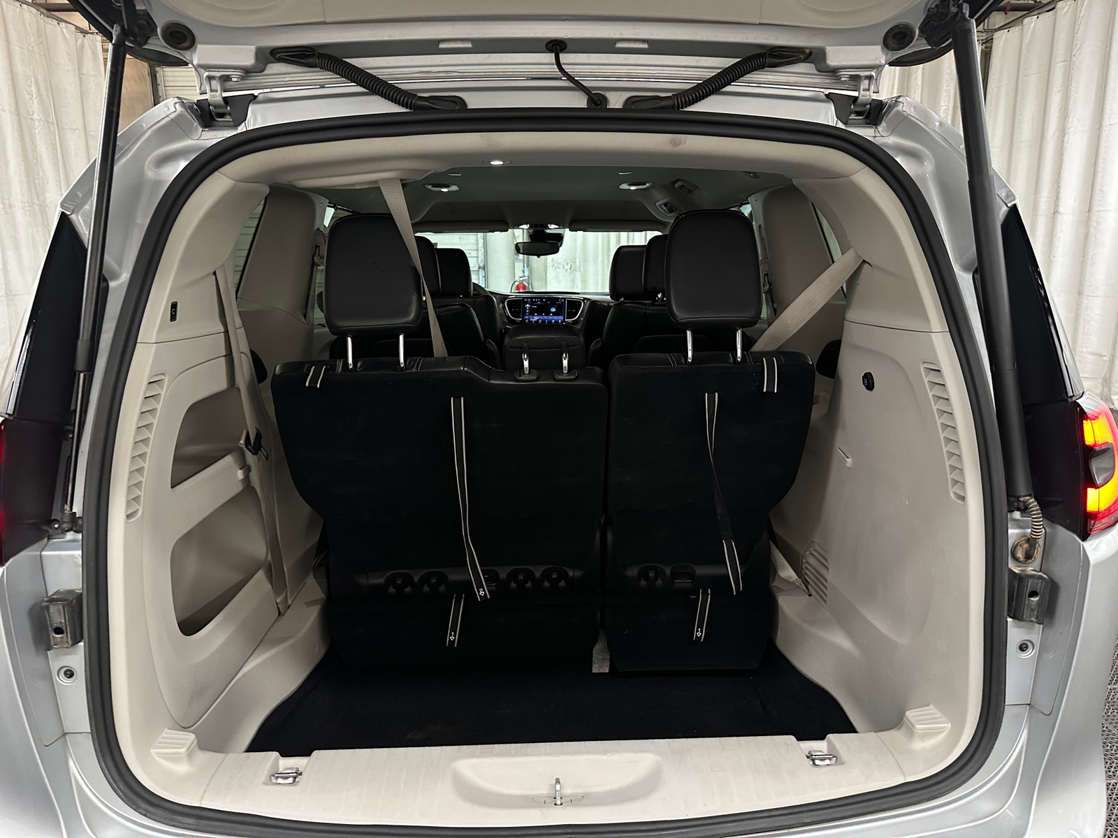 Thumbnail: 2024 Chrysler Pacifica - 6