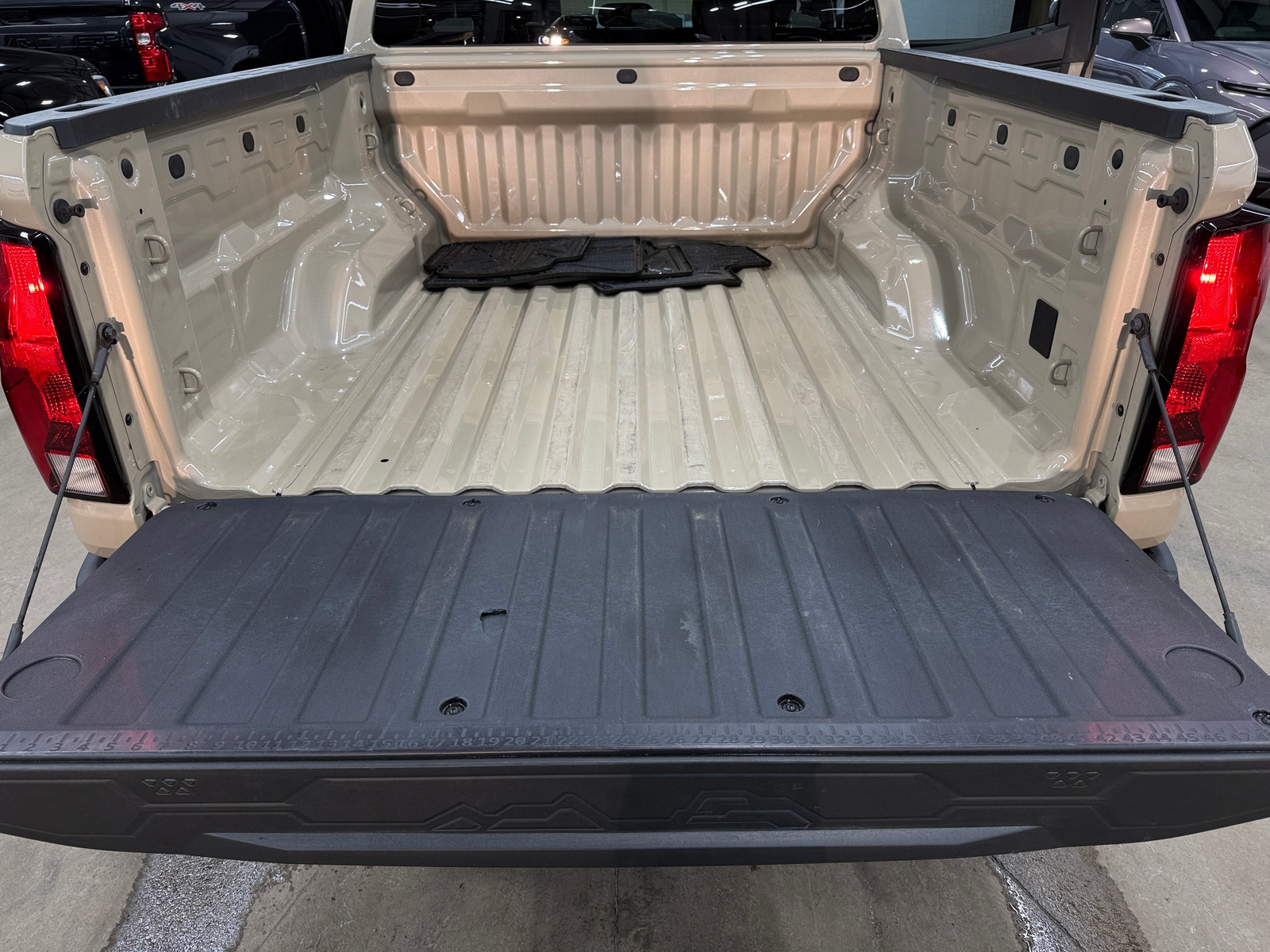 Thumbnail: 2024 Chevrolet Colorado - 7