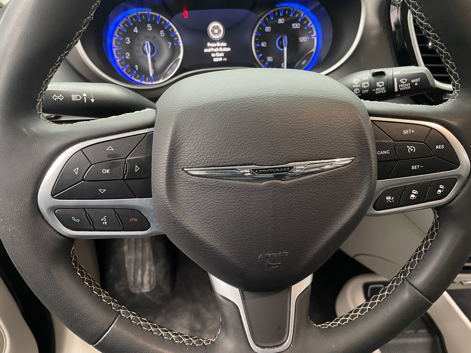 Thumbnail: 2023 Chrysler Pacifica - 4