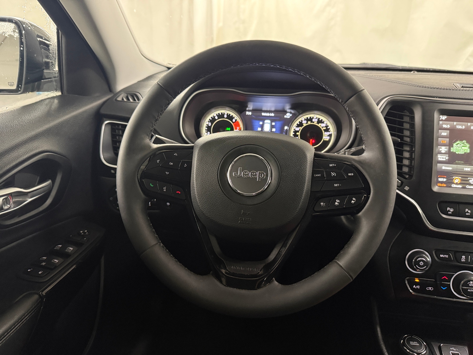 Thumbnail: 2023 Jeep Cherokee - 4