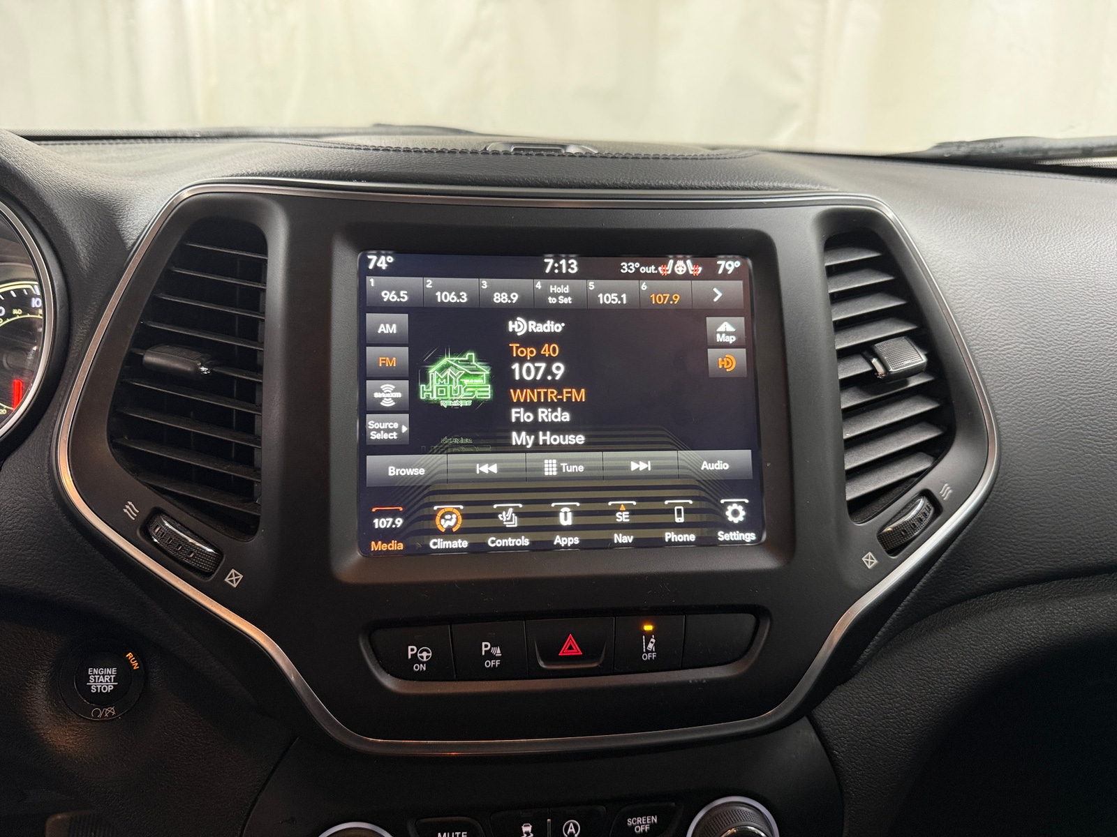 Thumbnail: 2023 Jeep Cherokee - 3