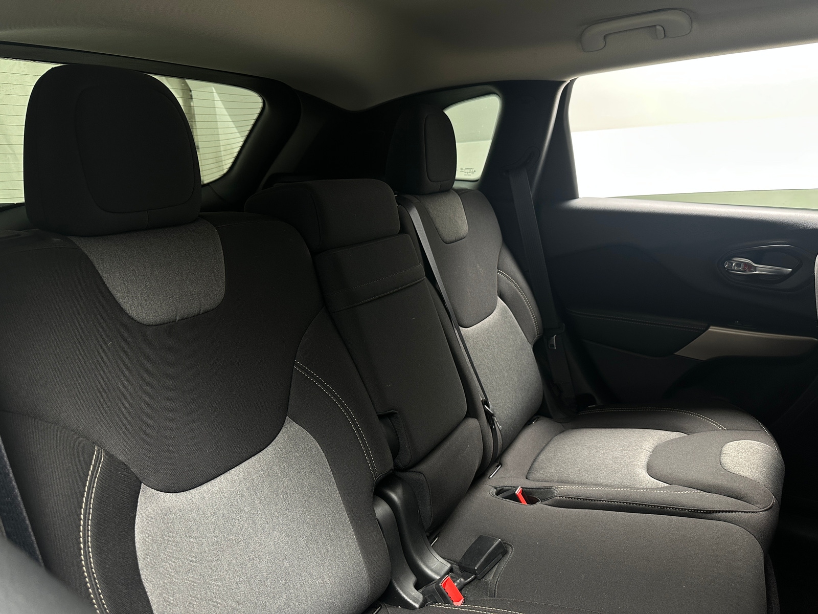 Thumbnail: 2018 Jeep Cherokee - 6