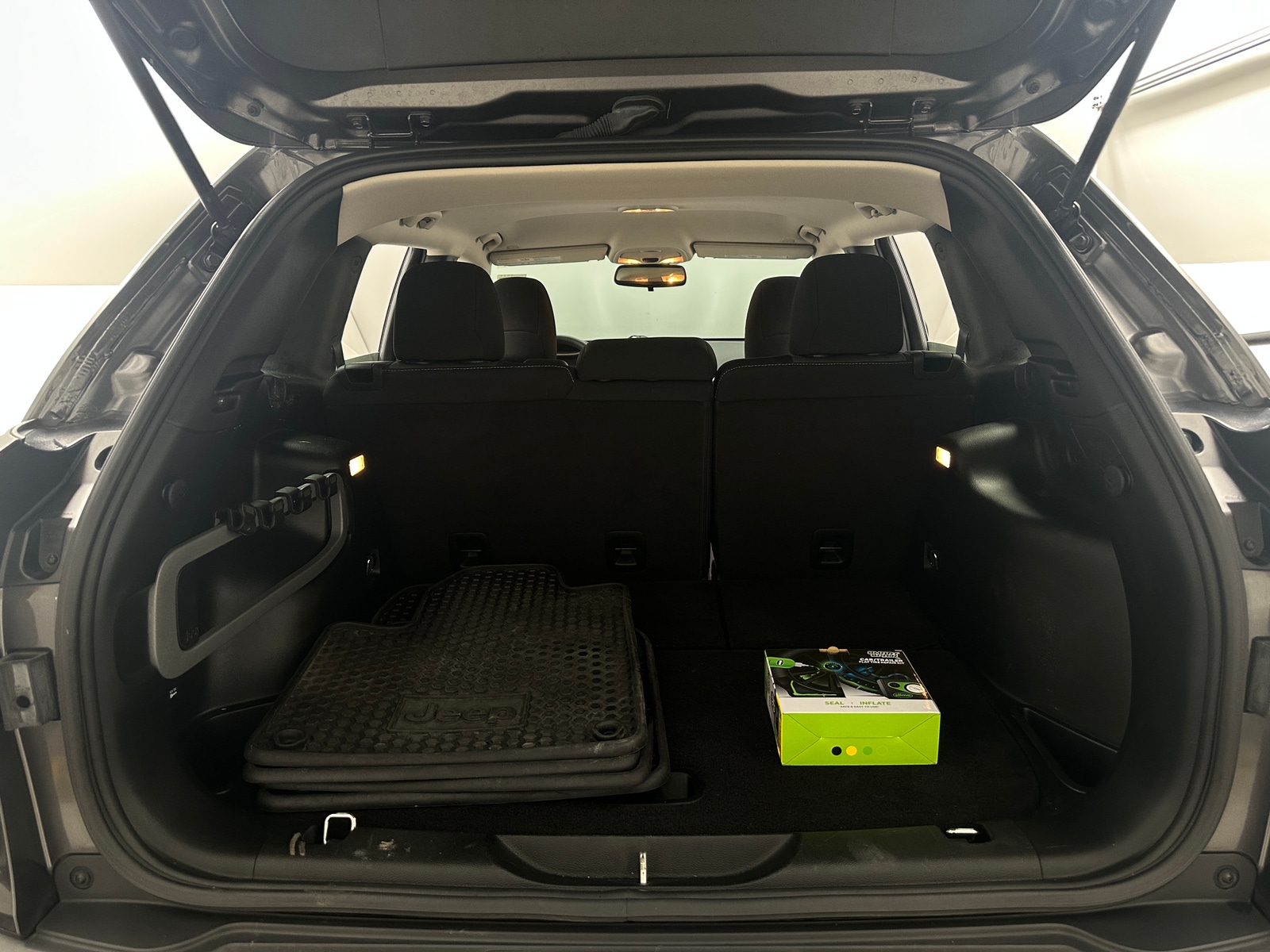 Thumbnail: 2018 Jeep Cherokee - 7